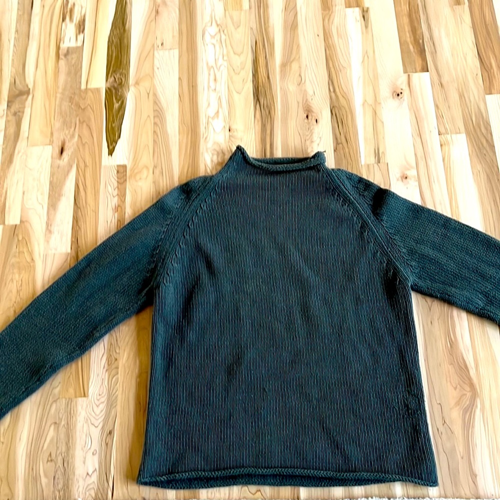 Banana Republic men’s medium sweater in good condition